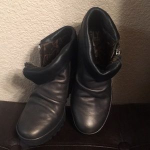 Fly London bootie, very sharp size 6.5. (37)